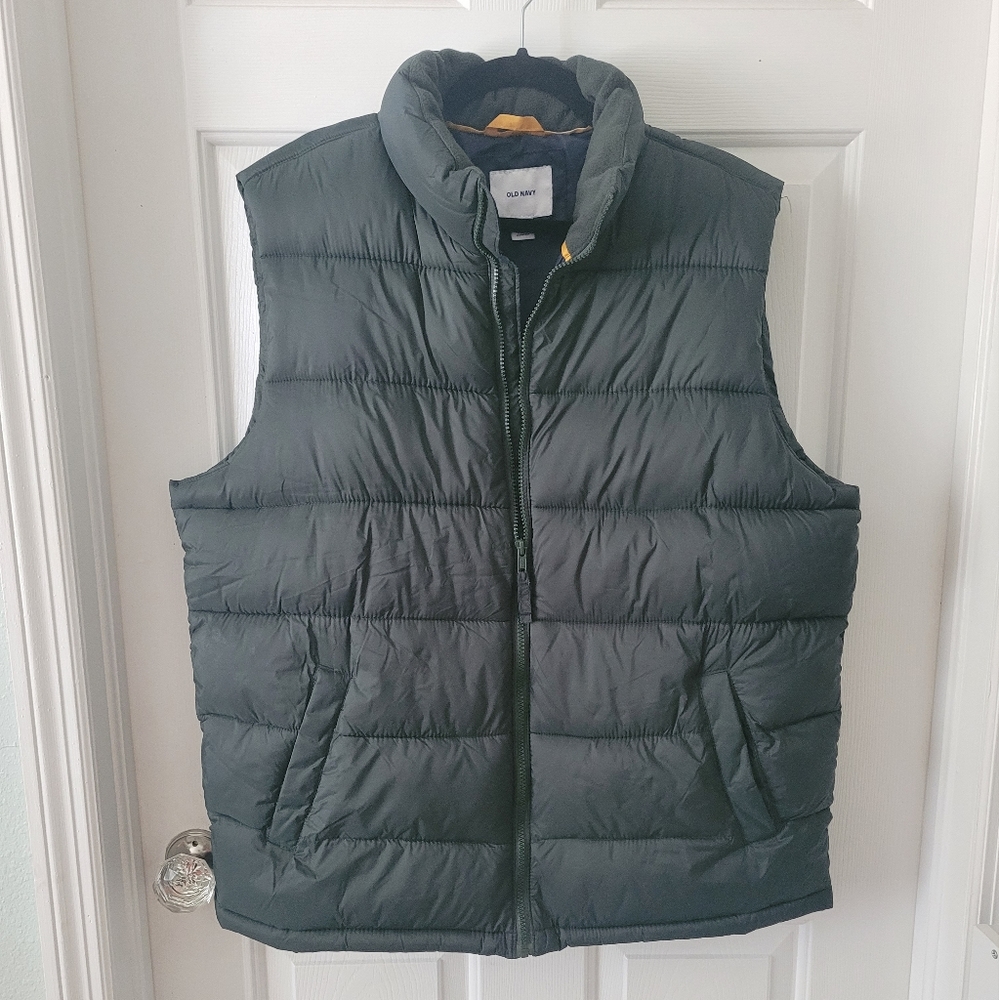 Green Old Navy Men's Puffer Vest